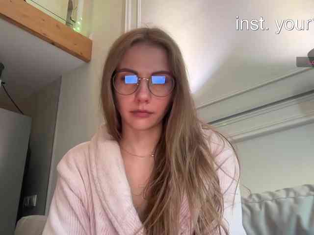 VikkiExtraCheese's chat room