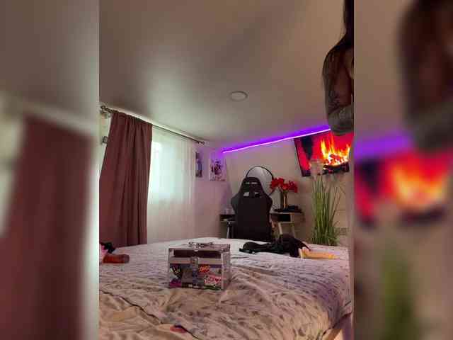 -MaybeBaby-'s chat room