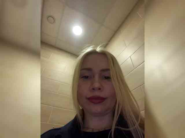 MirandaNow's chat room