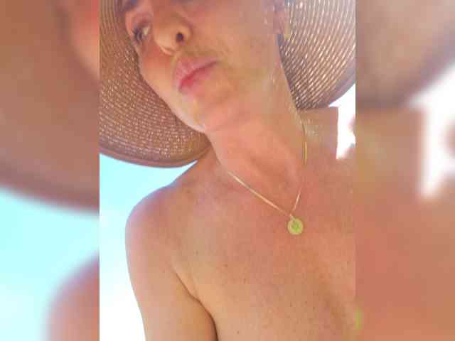 EditaMilf's chat room
