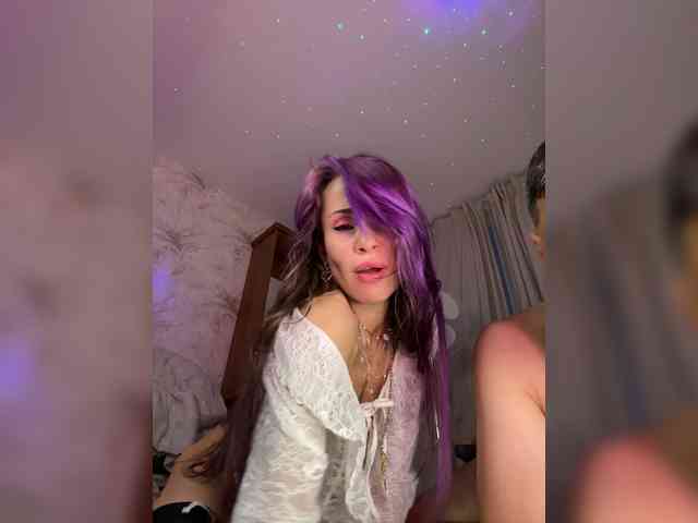 VIP17CoupleDream's chat room