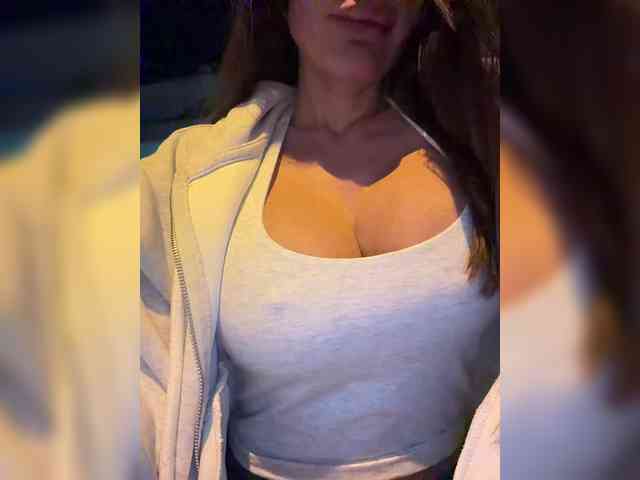 OrgazMia's chat room