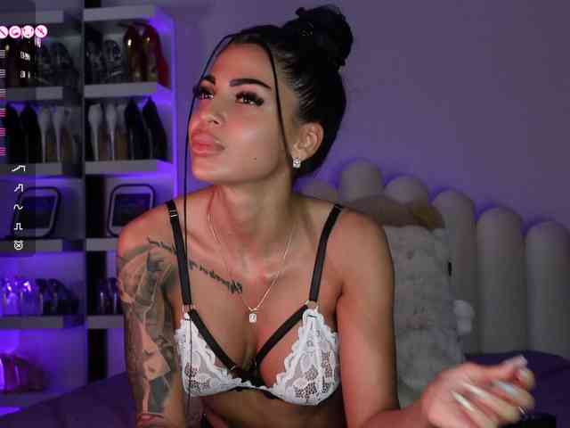 AngelaMyst's chat room