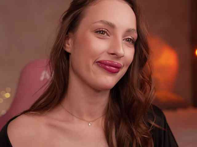 MilaLuxury's chat room