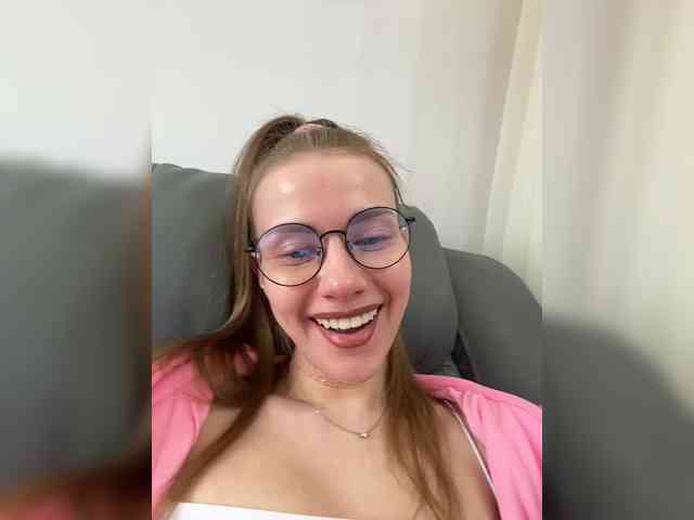 VikkiExtraCheese's chat room