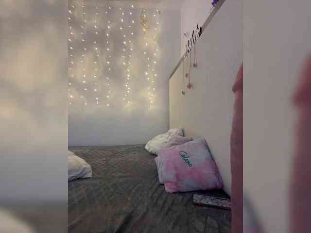 LittleDilara's chat room