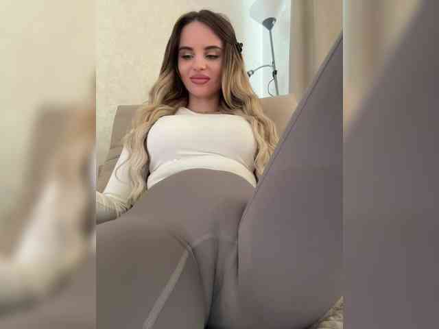 LedyMiya's chat room