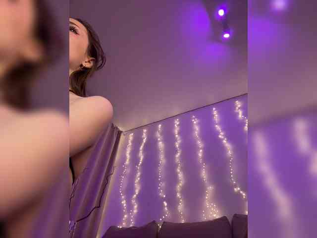 DearAmiira's chat room