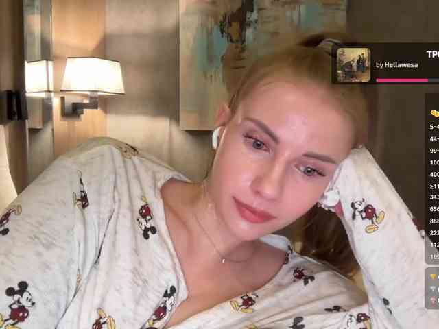 VikkiExtraCheese's chat room