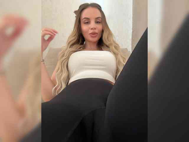 LedyMiya's chat room