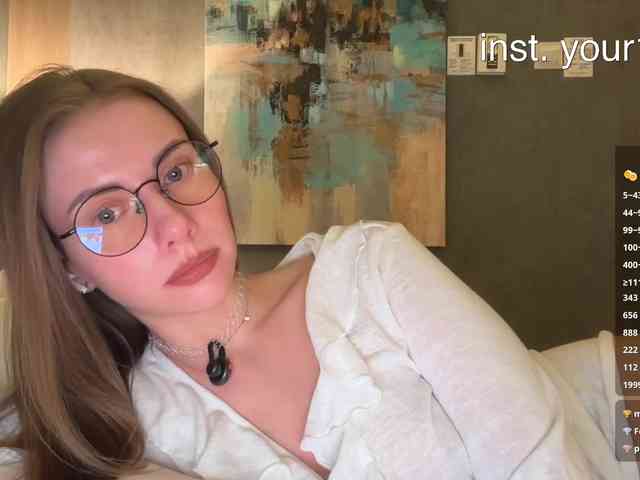 VikkiExtraCheese's chat room