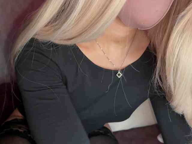 PinkFoxya's chat room