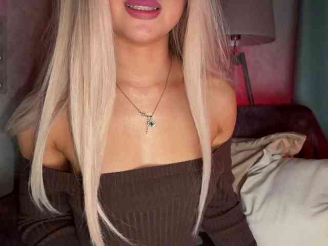 PinkFoxya's chat room