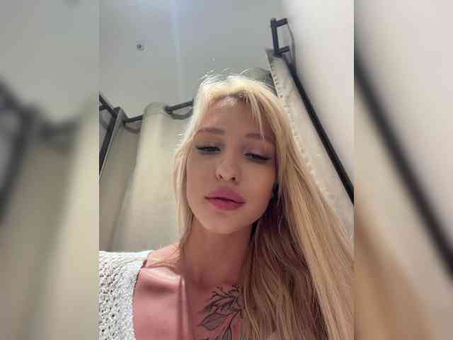 Cristi-Candy's chat room