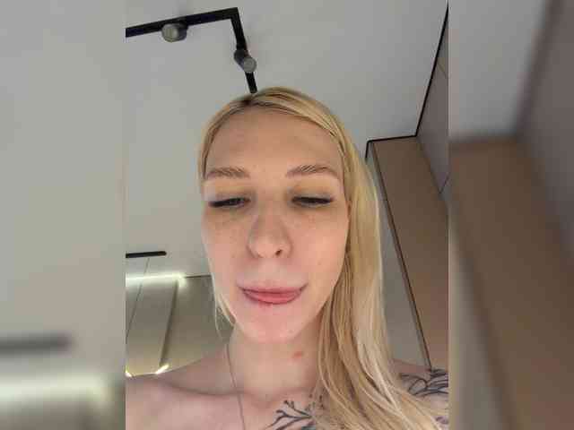 Cristi-Candy's chat room