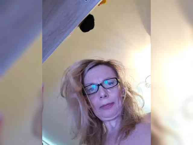 ShiningMILF's chat room