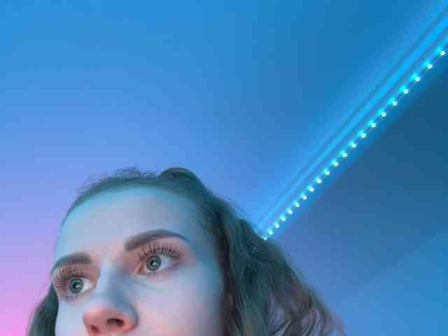VikkiExtraCheese's chat room