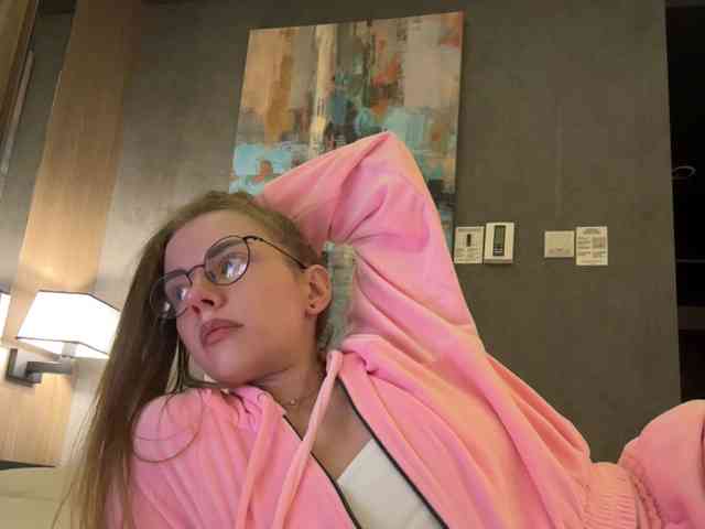 VikkiExtraCheese's chat room