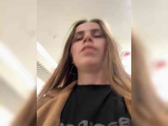 LolaSexxx's chat room