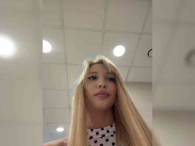 Cristi-Candy's chat room