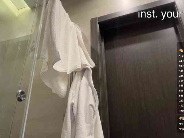 VikkiExtraCheese's chat room