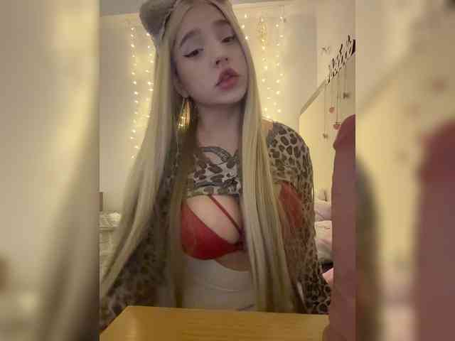 LittleDilara's chat room