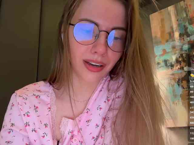 VikkiExtraCheese's chat room