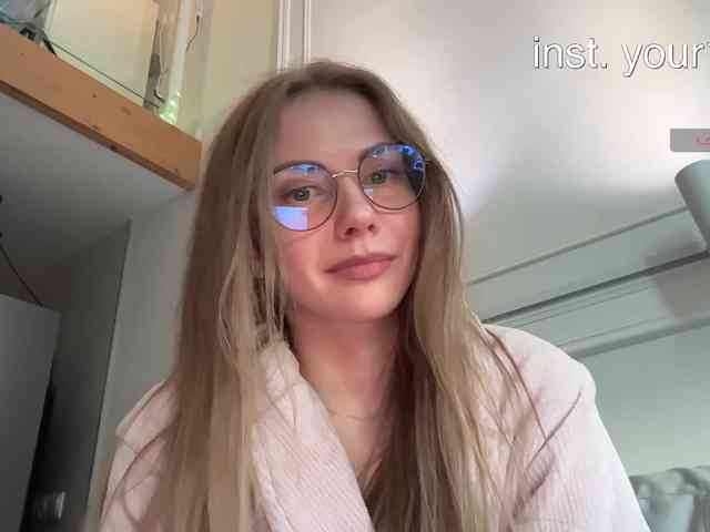 VikkiExtraCheese's chat room