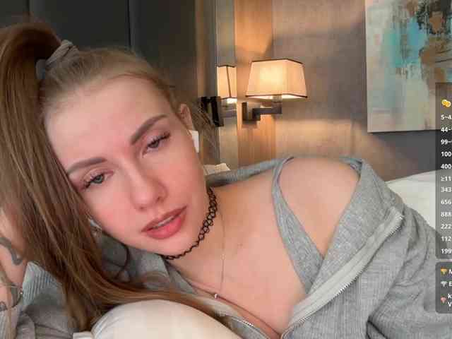 VikkiExtraCheese's chat room