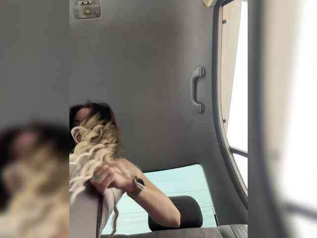 LedyMiya's chat room