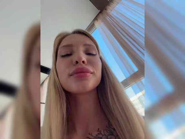 Cristi-Candy's chat room