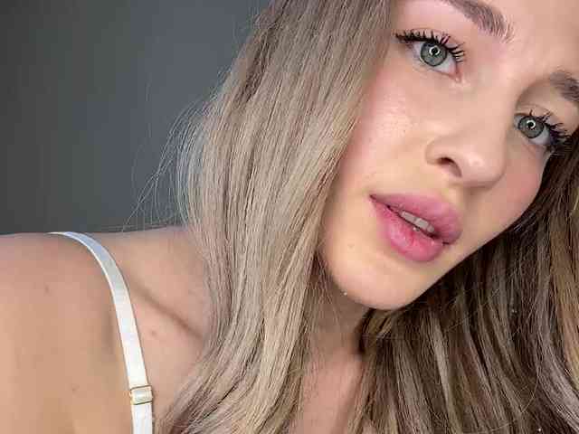 VictoriaBix's chat room