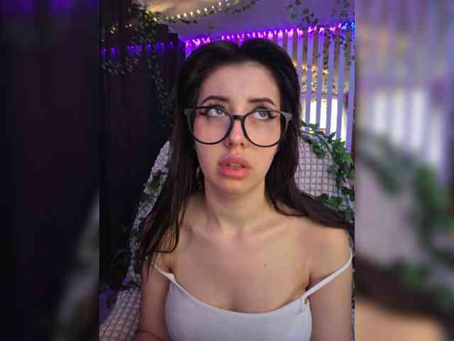 -Violetttttka-'s chat room