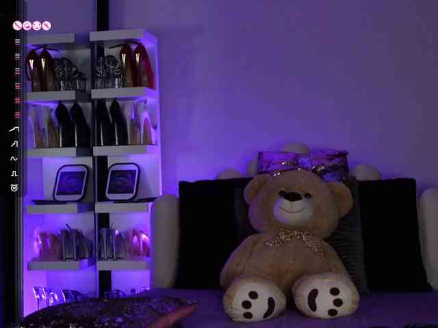 AngelaMyst's chat room