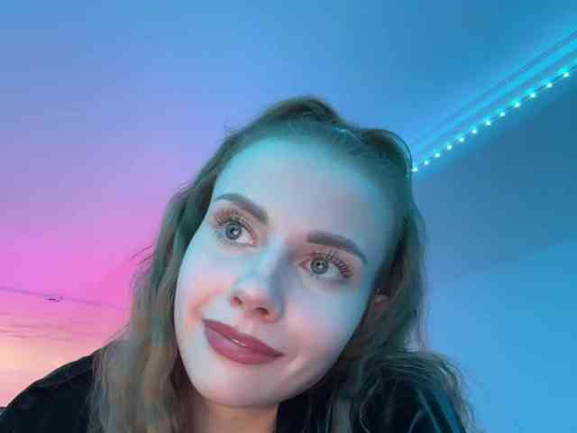 VikkiExtraCheese's chat room