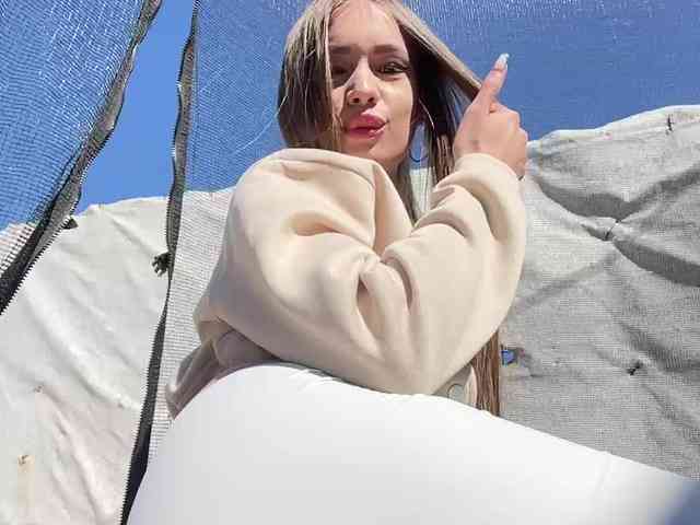 -_-_--------'s chat room