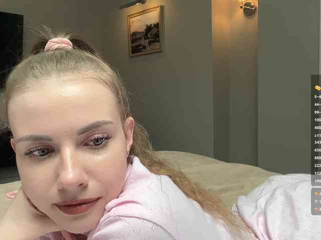 VikkiExtraCheese's chat room