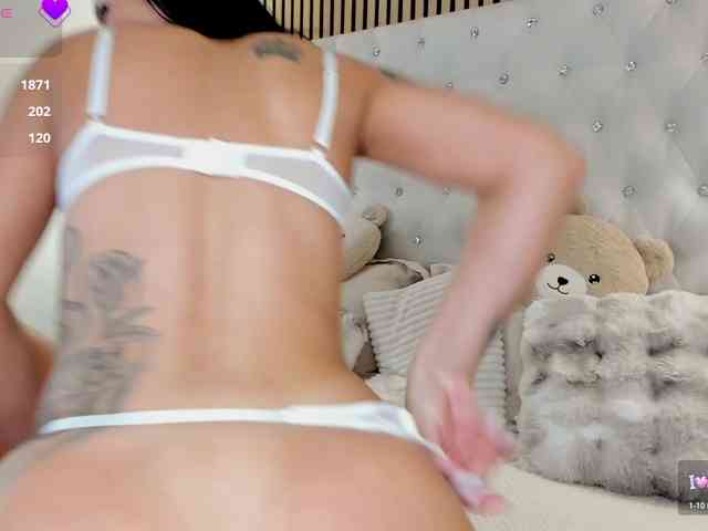 Sarawhitee's chat room