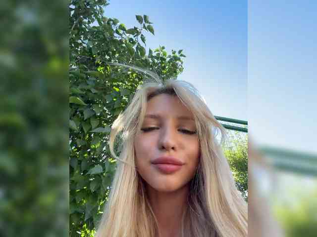 Cristi-Candy's chat room