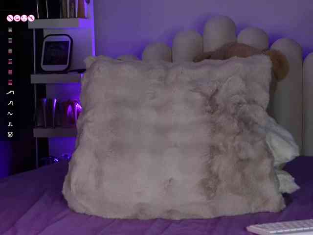 AngelaMyst's chat room
