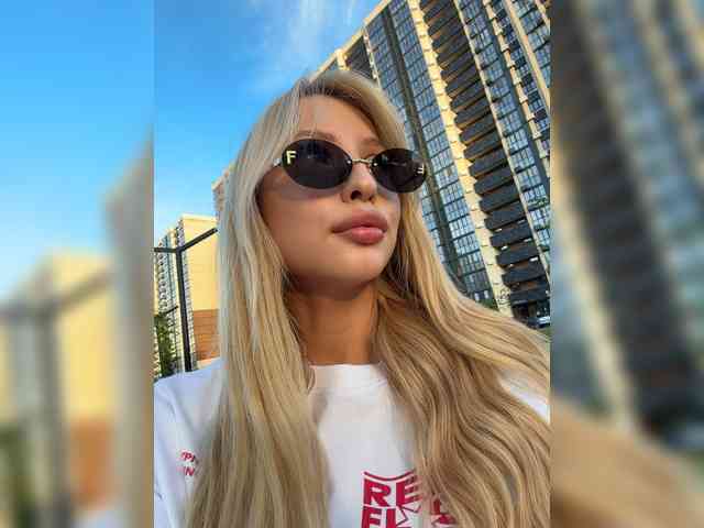 Cristi-Candy's chat room