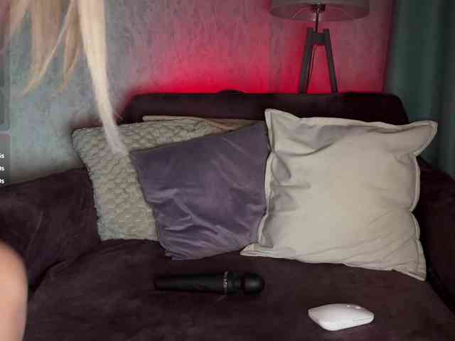 PinkFoxya's chat room