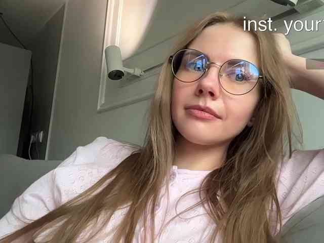 VikkiExtraCheese's chat room