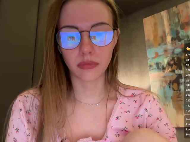 VikkiExtraCheese's chat room