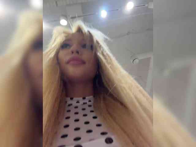 Cristi-Candy's chat room