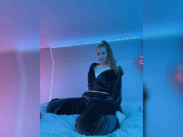 VikkiExtraCheese's chat room