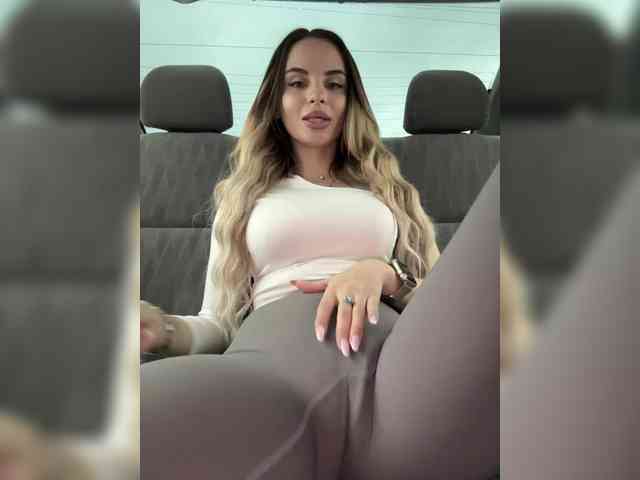 LedyMiya's chat room