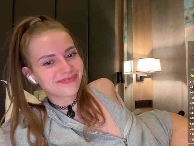 VikkiExtraCheese's chat room