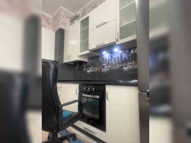 your_girlfriend's chat room