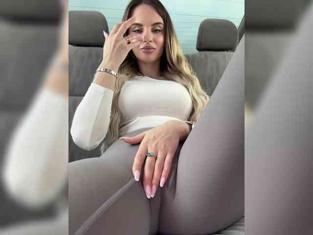 LedyMiya's chat room